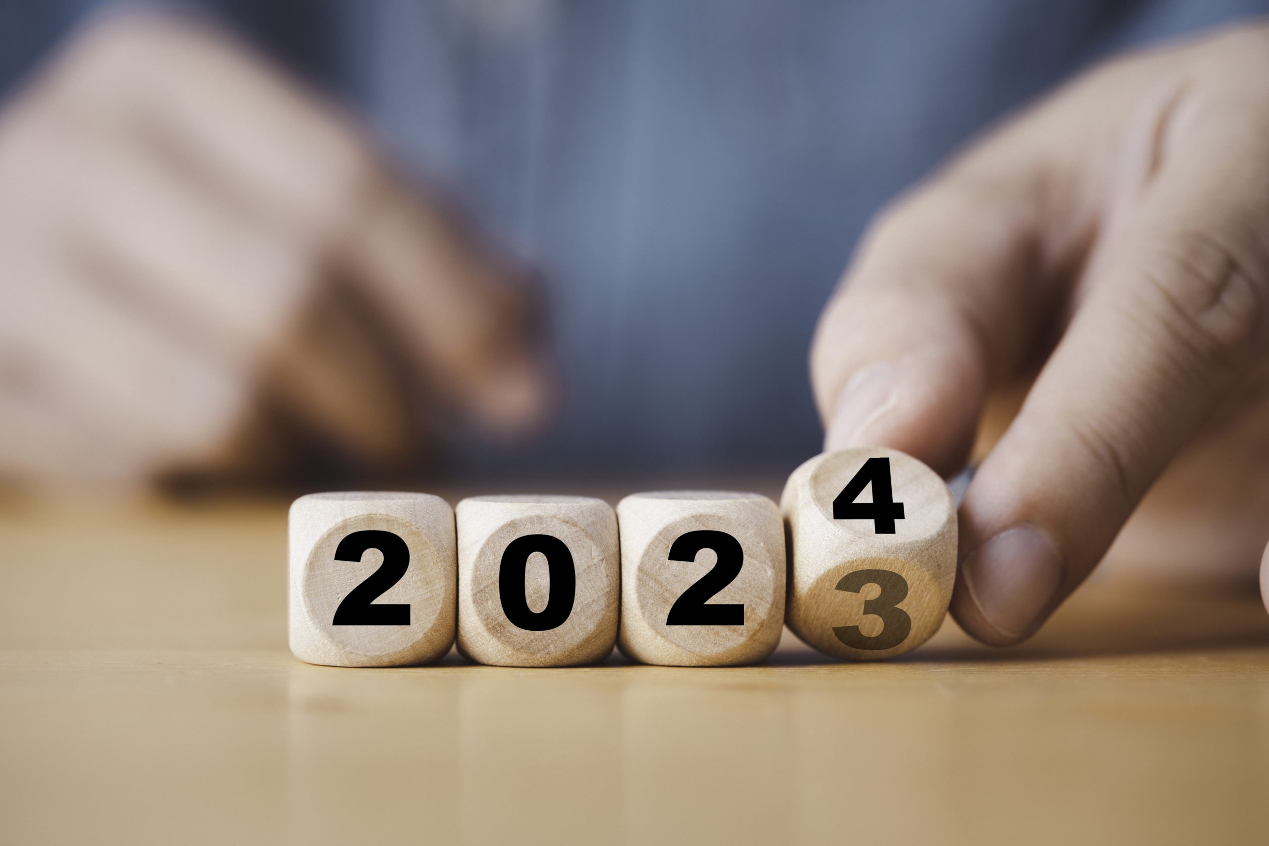 Fire terninger satt sammen viser årstallet 2024